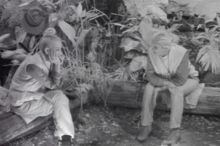 Bei der nächtlichen Lästerrunde diskutieren Jenny Elvers (l.) und Sophia Wollersheim über die Camp-Kollegen.