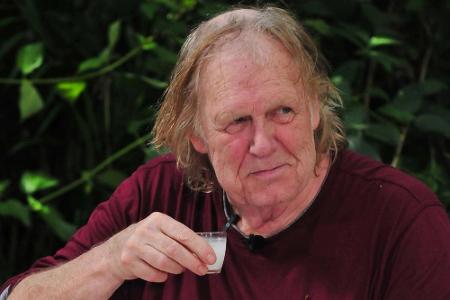 In der Prüfung müssen die Promi-Teams gegeneinander antreten und gewohnt ekelige Dschungel-Speisen zu sich nehmen. Gunter Ga...