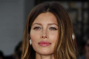Wie sexy ein schöner Mund ist, beweist Jessica Biel - dabei kommt es vor allem auf die richtige Lippenpflege an!