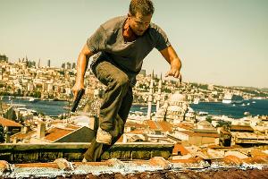 Til Schweiger als Nick Tschiller über den Dächern Istanbuls in "Tatort: Off Duty"