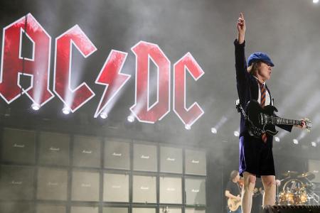 AC/DC-Lead-Gitarrist Angus Young fühlt sich auf der Bühne pudelwohl