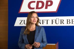 "Die Stadt und die Macht - Freier Fall": Susanne Kröhmer (Anna Loos) lässt sich als Bürgermeisterkandidatin der CDP aufstellen.