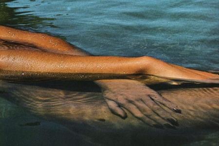 Wie Gott sie schuf: Irina Shayk im Pool