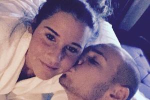 Pietro Lombardi drückt seiner Sarah Engels einen dicken Schmatzer auf die Wange