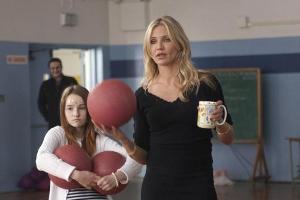 "Bad Teacher": Lehrerin Elizabeth Halsey (Cameron Diaz) will an Geld zu kommen, um ihre Brustoperation zu finanzieren