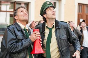 "Hubert und Staller: Unter Wölfen": Hubert (Christian Tramitz, l.) und Staller (Helmfried von Lüttichau) tun alles, um die l...