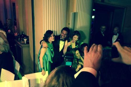 Elyas M'Barek stellt sich den Fotografen