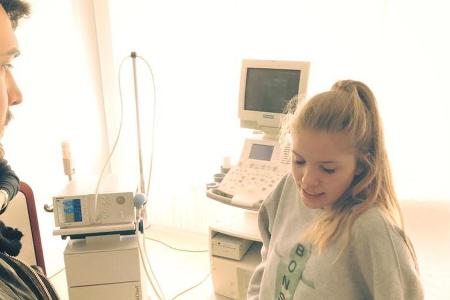 Sie hat große Schmerzen, trotzdem möchte Victoria Swarovski am Freitag auftreten