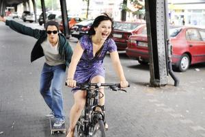 "Groupies bleiben nicht zum Frühstück": Chriz (Kostja Ullmann) und Lila (Anna Fischer) verstehen sich immer besser, nur die ...