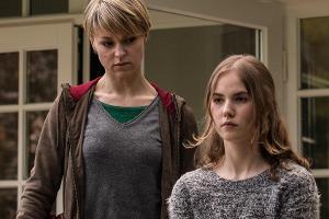 "Kommissarin Heller: Querschläger": Kommissarin Heller (Lisa Wagner) befragt Schülerin Jessica (Annika Schrumpf) nach dem At...