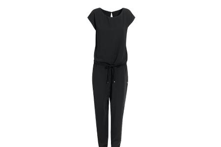 Eines der Herzstücke der Kollektion von Jette Joop ist dieser trendige Jumpsuit in schlichtem Schwarz.