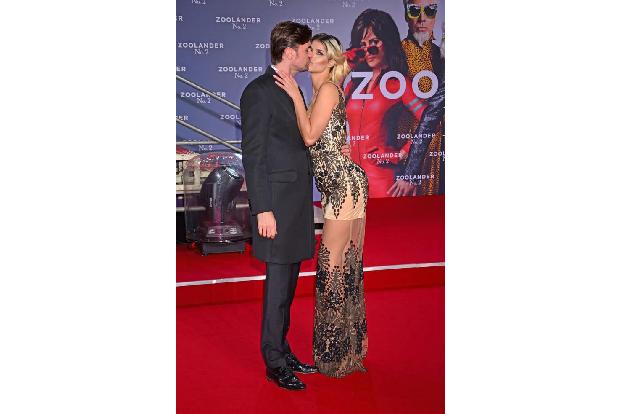 ...habe der 31-jährige Kärntner es Micaela schwer angetan! Während der gesamten Premiere konnte sie kaum...