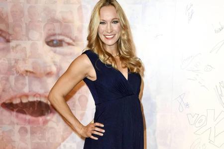 Nicht mehr lange, dann ist auch die ehemalige Kickbox-Weltmeisterin und Moderatorin Dr. Christine Theiss Mama. Seit 2005 ist...