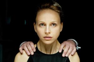 "Ein gefährliches Angebot": Ina Roth (Petra Schmidt-Schaller) wird verhört