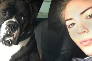 Team: Model Kate Upton liebt ihren Boxer über alles und postet gerne mal ein Selfie mit Schatz Harley