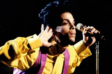 Lila und Gelb kombinieren? Prince probierte modisch so einiges aus