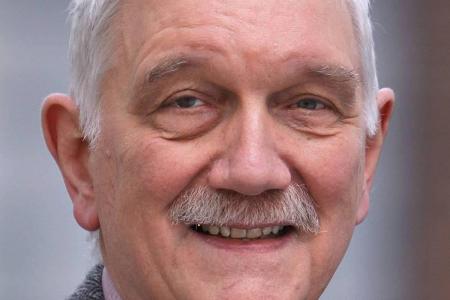 Karl-Heinz von Hassel, der Kommissar mit der Fliege, ist tot