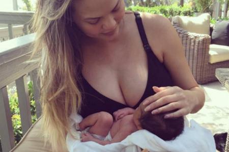 Chrissy Teigen präsentiert Baby Luna