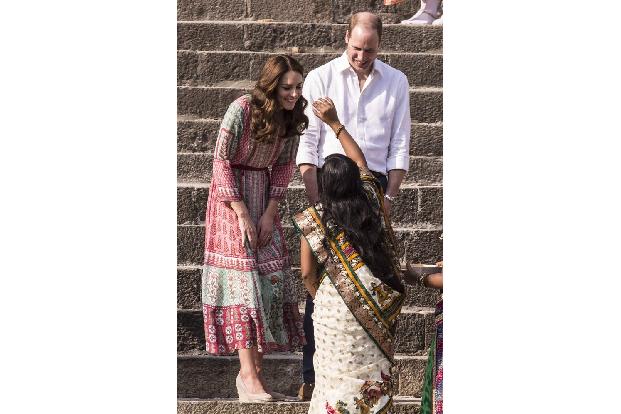 ...Vertretern der Kinderhilfsorganisation SMILE. Dabei begeisterte vor allem Catherine aka Kate Middleton mit ihrer sympathi...