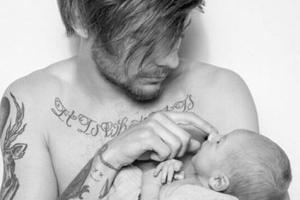 Um den kleinen Sohn von Louis Tomlinson gibt es fiese Gerüchte
