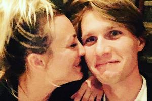 Wenn das mal nicht nach großem Liebesglück bei Kaley Cuoco aussieht...