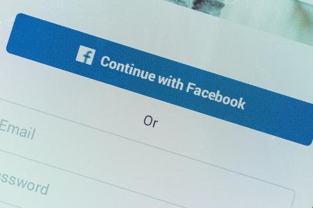 Wer einen falschen Namen bei Facebook verwendet, könnte bald vor Probleme gestellt werden.