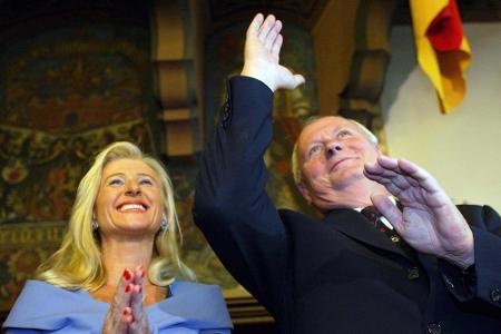 Oskar Lafontaine wechselte Parteien und Frauen: Von der SPD hat er 2005 zur späteren Partei Die Linke gewechselt. Und seine ...