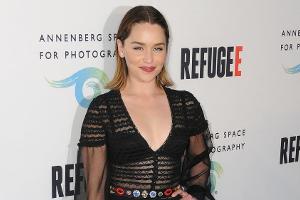 "GoT"-Schauspielerin Emilia Clarke rockte den Red Carpet in einem eleganten Kleid von Alexander McQueen