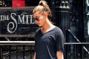 Shopping-Tour im Athleisure-Look: Model Hailey Baldwin hat den Dreh raus
