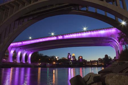 Einen Tag nach Prince' Tod erstrahlte die 