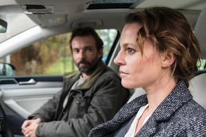 Olga Lenski (Maria Simon) und ihr Kollege Adam Raczek (Lucas Gregorowicz) zweifeln an der Aussage eines Kollegen