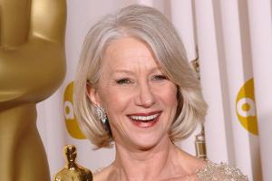 Helen Mirren mit ihrem Preis für "Die Queen" bei der Oscarverleihung 2007