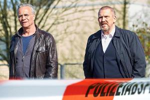 Gerade am Tatort auf dem Klinikgelände eingetroffen: Kommissare Max Ballauf (Klaus J. Behrendt, l.) und Freddy Schenk (Dietm...