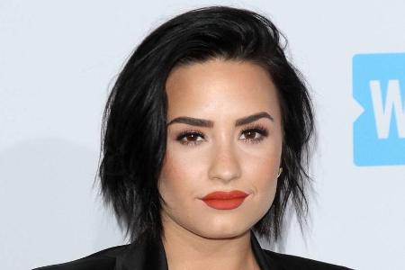 Mit Stürzen hat Demi Lovato Erfahrung: Im Sommer 2015 kam sie bei einer Pool-Party für ihre Single 