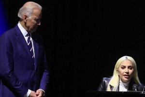 Joe Biden und Lady Gaga zusammen auf der Bühne