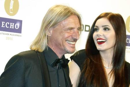 Auf Schmusekurs: Nathalie Volk und Frank Otto