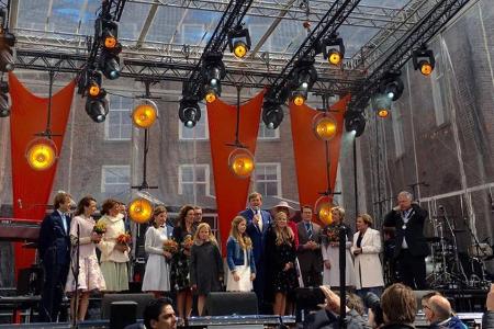 Eine große Bühne für den König.