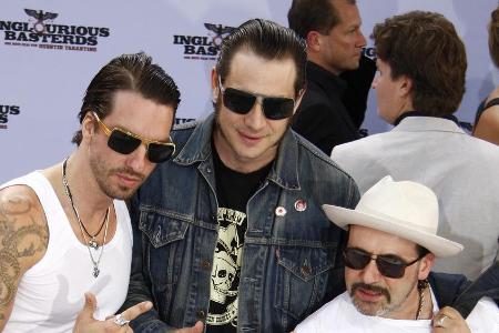 The BossHoss (l. und m.) bei der Premiere von 