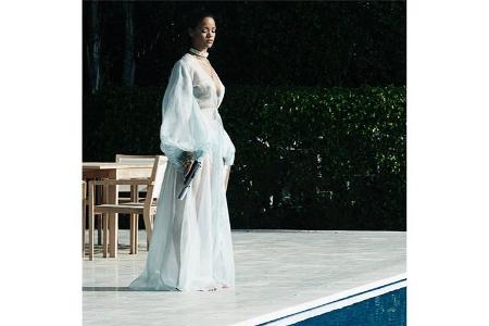 Rihanna pool Instagram.jpg