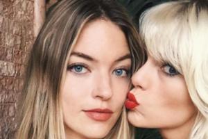 Süßes Selfie vom Coachella-Festival: Martha Hunt und Taylor Swift