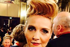 Helena Fürst und ihre Frisur auf dem Opernball