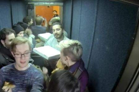 Auf eine Pizza in den Aufzug: Shia LaBeouf vertreibt sich den Freitag auf ungewöhnliche Art und Weise