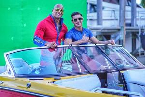 Seit Montag stehen Zac Efron udn Dwayne Johnson in Florida für "Baywatch" vor der Kamera