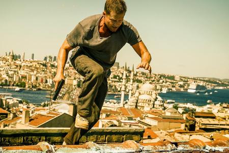 Til Schweiger als Nick Tschiller über den Dächern Istanbuls in 