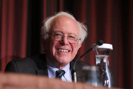 Bernie Sanders setzt Hillary Clinton in den Vorwahlen für die demokratische Präsidenschaftskandidatur zu