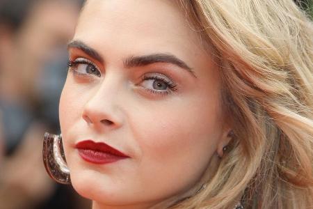 Cara Delevingne ist jetzt anscheinend verlobt