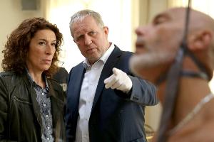 "Tatort: Sternschnuppe": Sex-Unfall oder Mord? Die Kommissare Fellner (Adele Neuhauser) und Eisner (Harald Krassnitzer) sind...