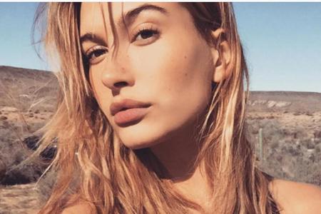 Hailey Baldwin freut sich über das Shooting und ist gespannt auf das Coachella Festival im April