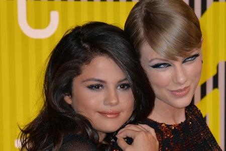 Selena Gomez (li.) und Taylor Swift kennen sich seit acht Jahren