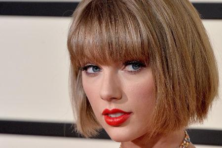 Taylor Swift mit neuem Bob bei den Grammys 2016